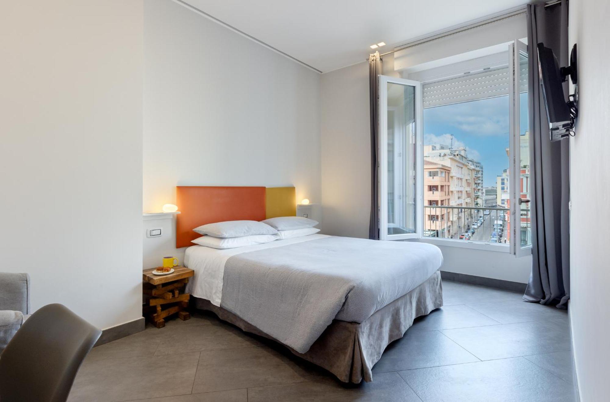 Centro Storico Via Sassari Accommodation Кальяри Экстерьер фото